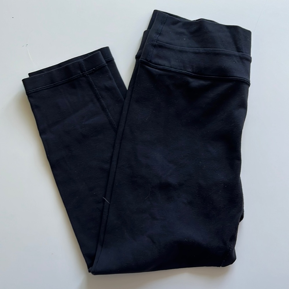 Lululemon Wunder Under Crop Legging in Black, Size 6.